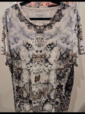 $18 GUESS Los Angeles All Over Print Skull Rose Snake Graphic Tee - Size XL